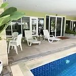 14 Place Sukhumvit Suites