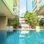 14 Place Sukhumvit Suites